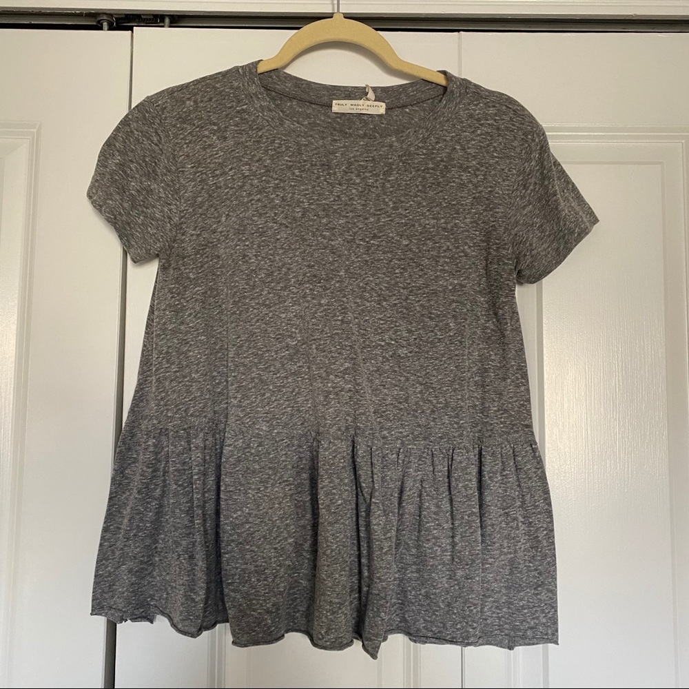 GREY BABYSOLL TEE FROM URBAN OUTFITTERS✨